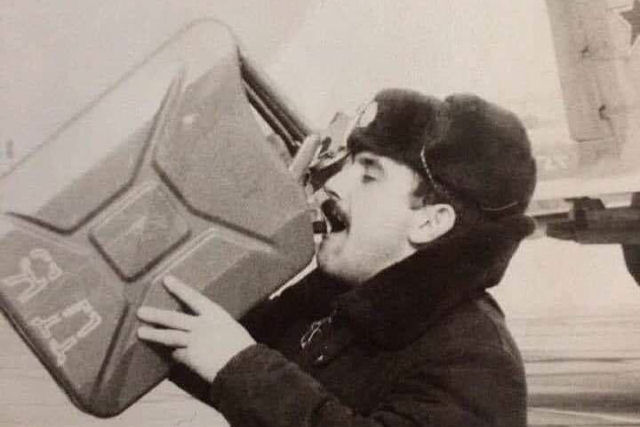 Os pilotos soviticos realmente bebiam o refrigerante de seus avies?