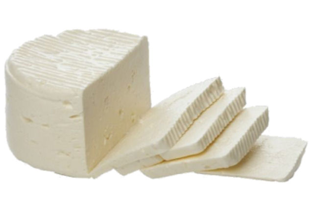 Por que diabos o queijo  amarelo e no branco como o leite?