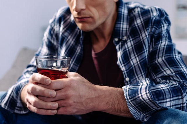 Como, cargas d'gua para matar a ressaca, o lcool causa embriaguez?