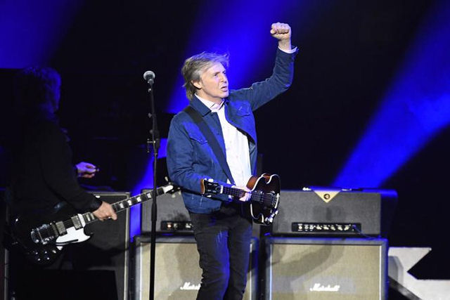 Imagens incrveis de drone FPV mostram Paul McCartney tocando 'Live and Let Die'