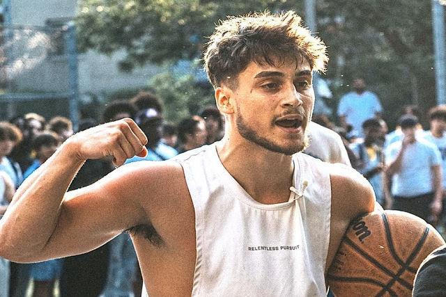 Jovem canadense  a nova sensao do basquete de rua, mas ningum tem certeza se aquilo  realmente basquete