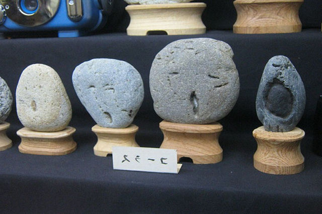 O museu japons com mais de 900 rochas que se assemelham a rostos humanos