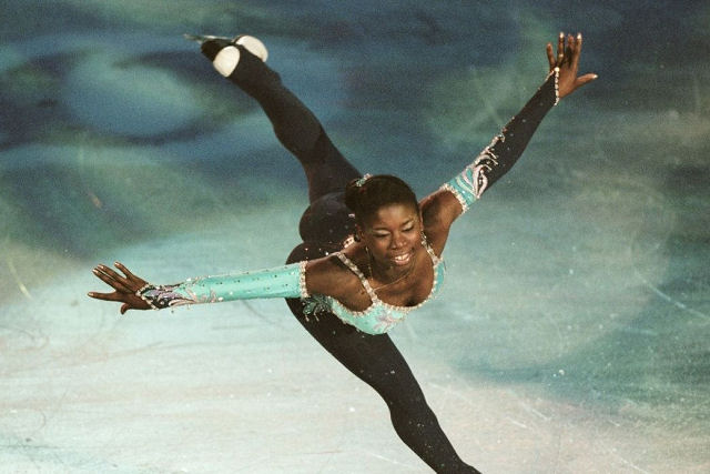 A hist�ria do legado revolucion�rio de Surya Bonaly, a patinadora art�stica que dava mortais para tr�s