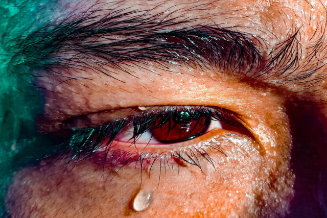 Enxugar o suor realmente refresca o corpo?