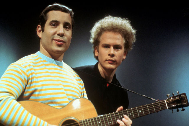 Art Garfunkel interpreta um verso de 'Scarborough Fair' de um terra�o em Nova York