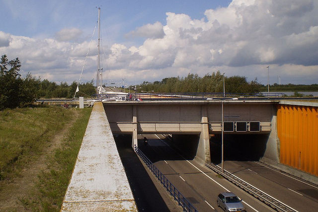 O Aqueduto de Veluwemeer continua a impressionar com seu design fascinante
