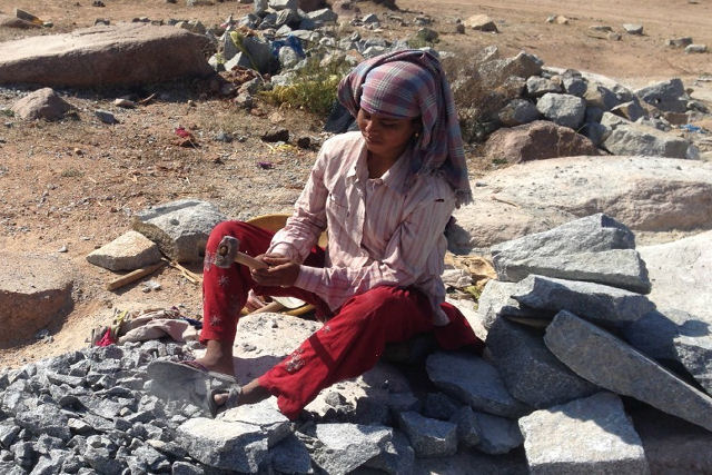 Como milh�es de indianos est�o presos em uma forma moderna de escravid�o em pedreiras de arenito