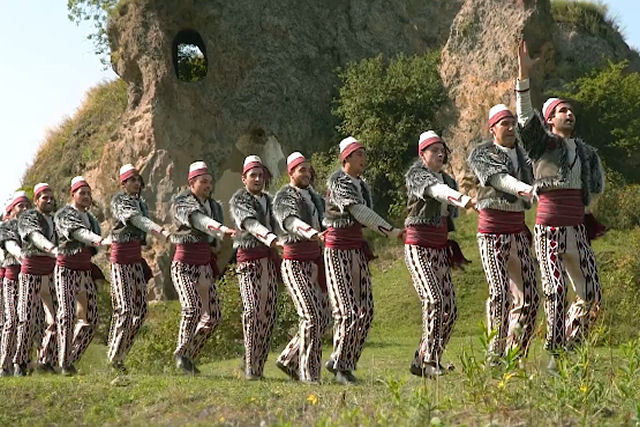 A Dança Marcial Armênia incorpora unidade, força e defesa coletiva
