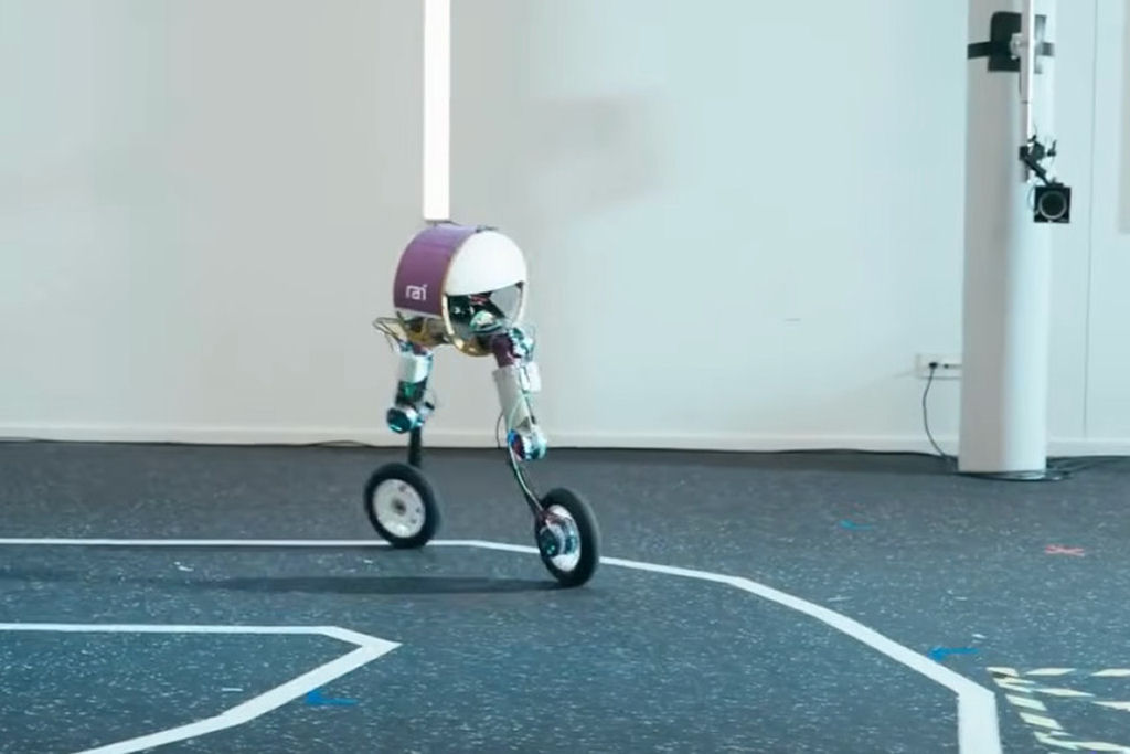 Papal�guas: um rob� b�pede que patina, sobe escadas e se equilibra em uma roda