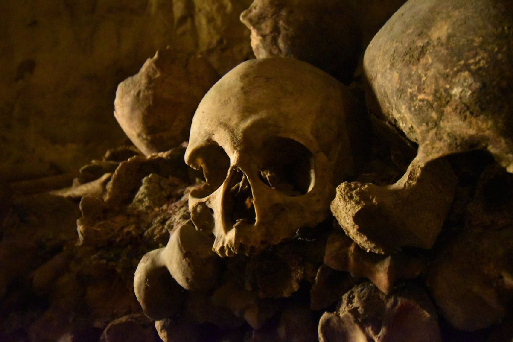 A breve história espantosa das Catacumbas de Paris