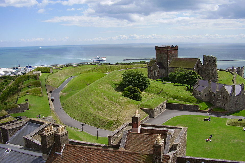 Farol de Dover: um dos �ltimos far�is romanos ainda existentes no mundo