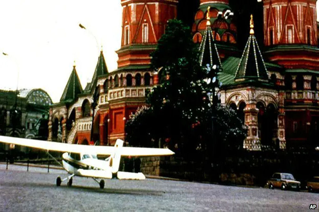 O dia em que um adolescente alem�o maluco pousou um Cessna na pra�a vermelha em plena guerra fria