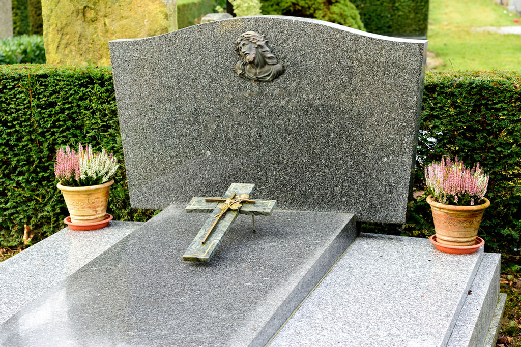 Os significados ocultos por tr�s de 11 s�mbolos comuns de l�pides