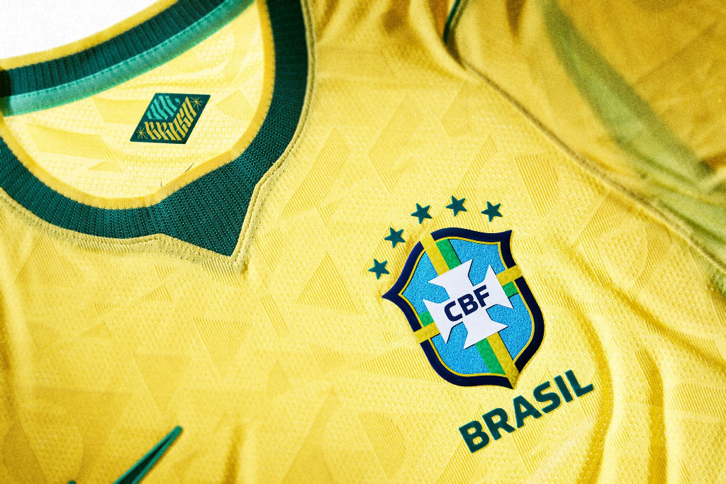 Por que as camisas oficiais das seleções são tão caras?