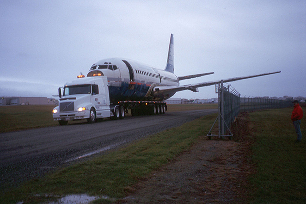 Boeing 737 jogado no Pac�fico em 2006 se transformou em um impressionante recife artificial
