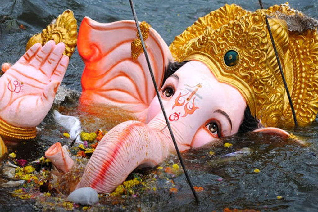 Como os indianos lidam com o lixo de milh�es de toneladas de oferendas dos templos?