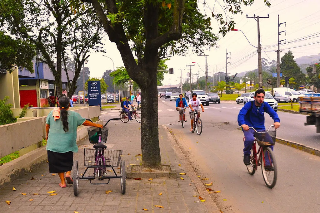 Confiss�es de um ex-ciclista que agora acena para postes
