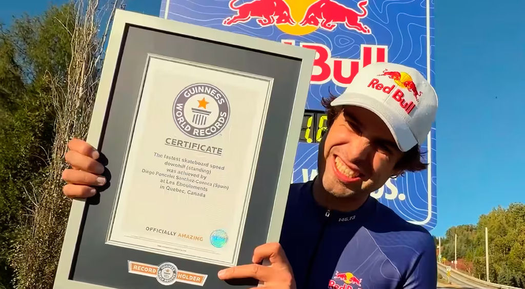 Skatista espanhol estabelece recorde de skate downhill a 151 km/h em uma ladeira de Quebec
