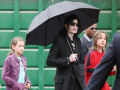 Filhos de Michael Jackson mostram a cara