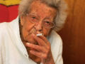 Vovó decide deixar de fumar aos 102 anos de idade