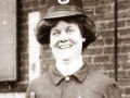 Fotografia conceitual de uma policial em 1908