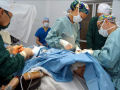 Peruano é operado às pressas depois de engolir um quilo de pregos