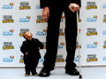 Guinness promove o encontro do mais alto e do menor homem do mundo