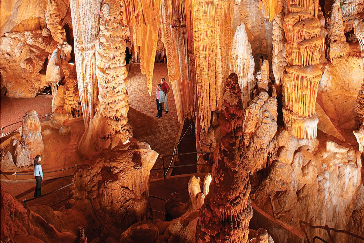 As Cavernas de Luray surpreendem visitantes mais de um sculo aps sua descoberta