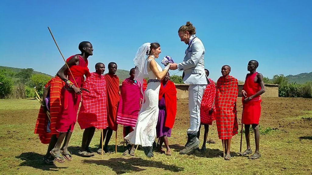 Este casal de acrobatas se casou em 38 lugares do mundo durante 83 dias 04