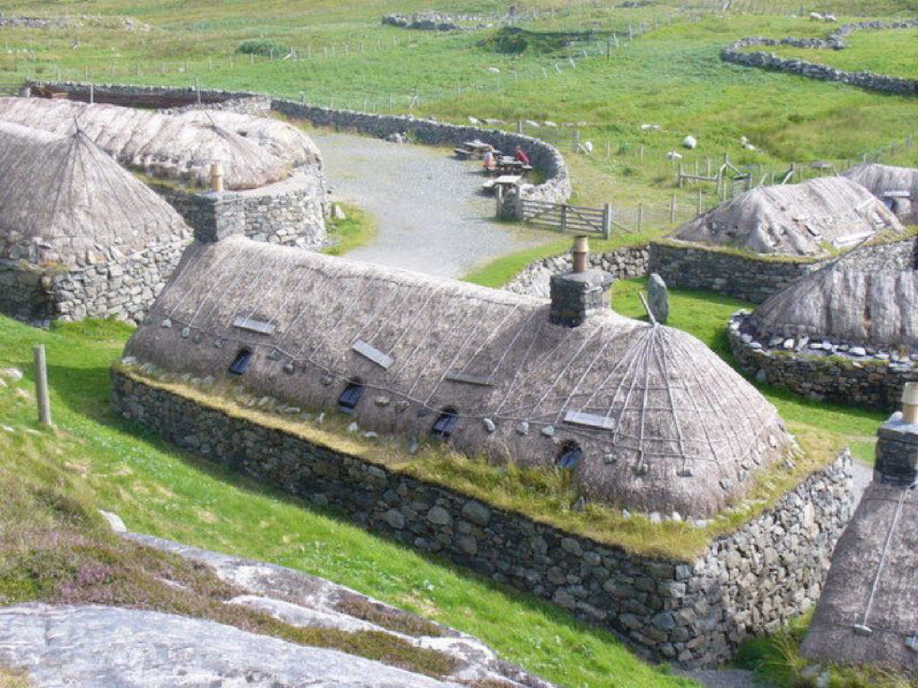A aldeia das casas de pedra de Garenin, na Ilha de Lewis, Esccia