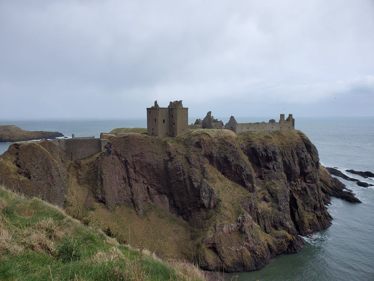 As ruínas do Castelo de Dunnottar no topo de um penhasco parecem algo saído de um romance de fantasia