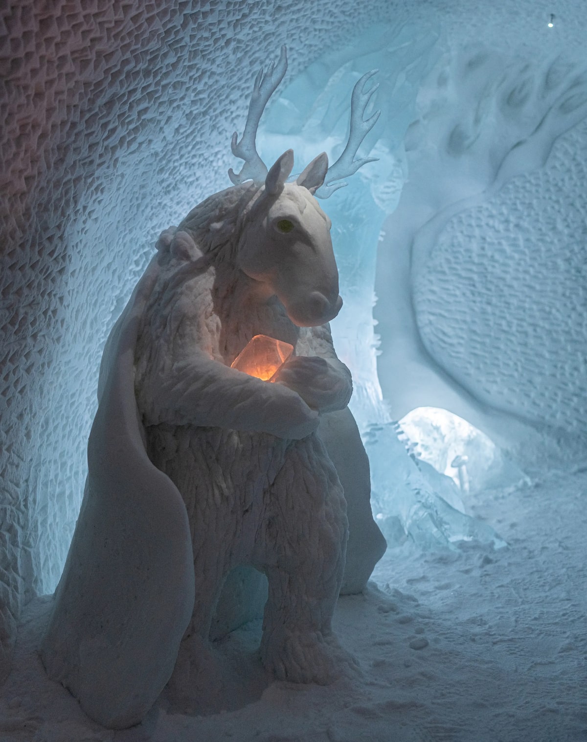 IceHotel da Suécia reabre com novas esculturas de gelo impressionantes para 2024