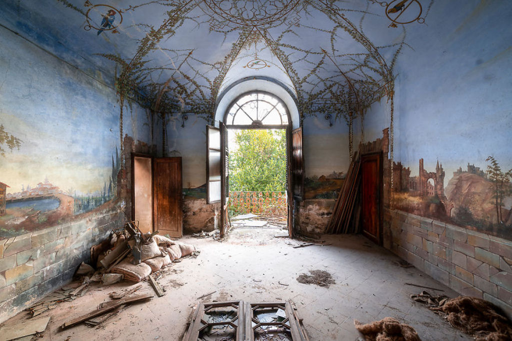 As pinturas e afrescos extraordinários de lugares abandonados na Itália 02