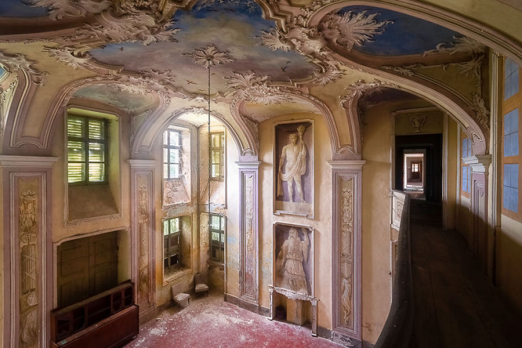 As pinturas e afrescos extraordinários de lugares abandonados na Itália 05