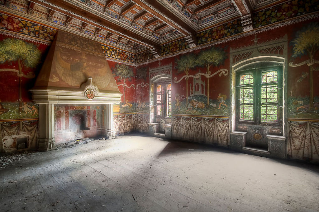 As pinturas e afrescos extraordinários de lugares abandonados na Itália 06