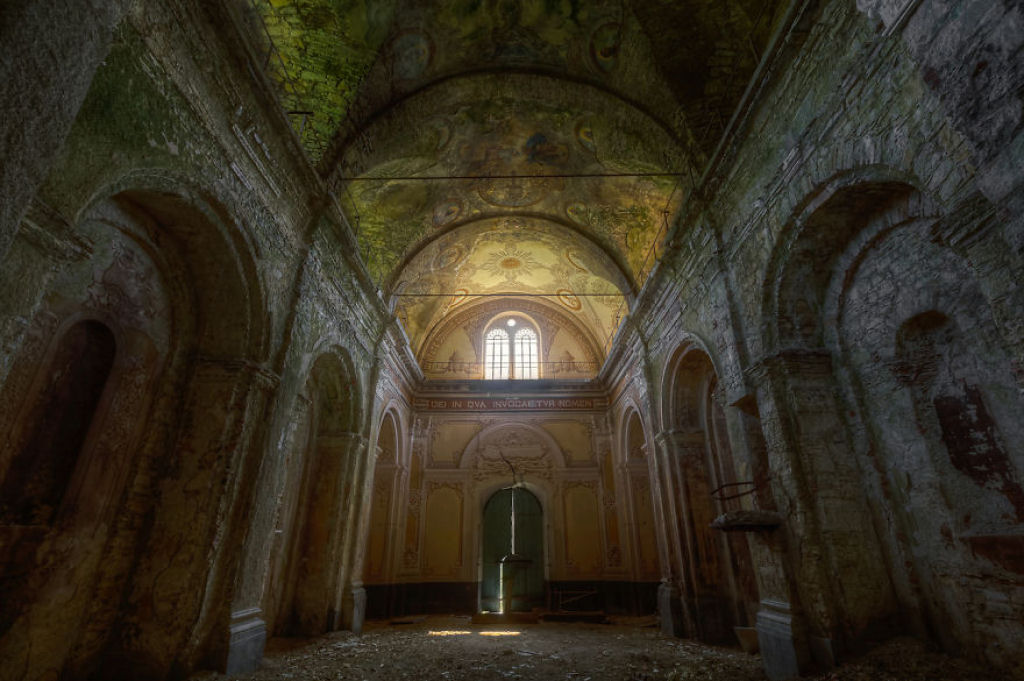 As pinturas e afrescos extraordinários de lugares abandonados na Itália 07