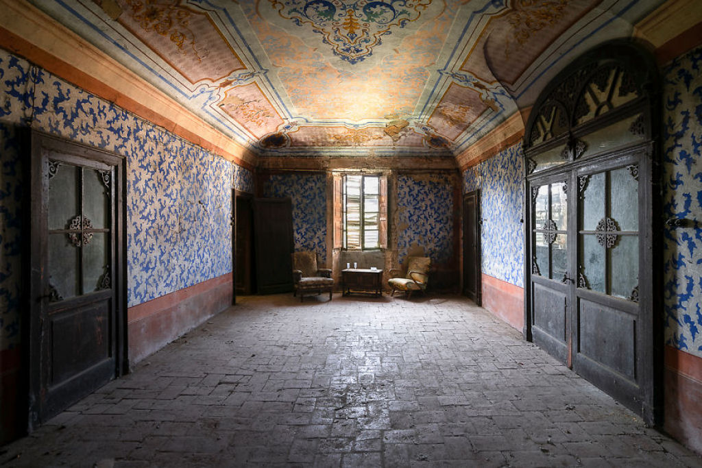 As pinturas e afrescos extraordinários de lugares abandonados na Itália 10