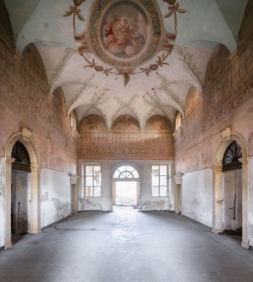 As pinturas e afrescos extraordinários de lugares abandonados na Itália 11