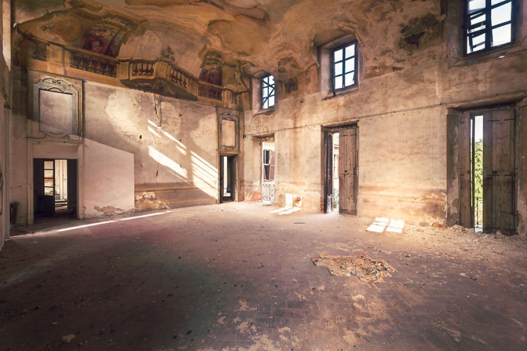 As pinturas e afrescos extraordinários de lugares abandonados na Itália 15