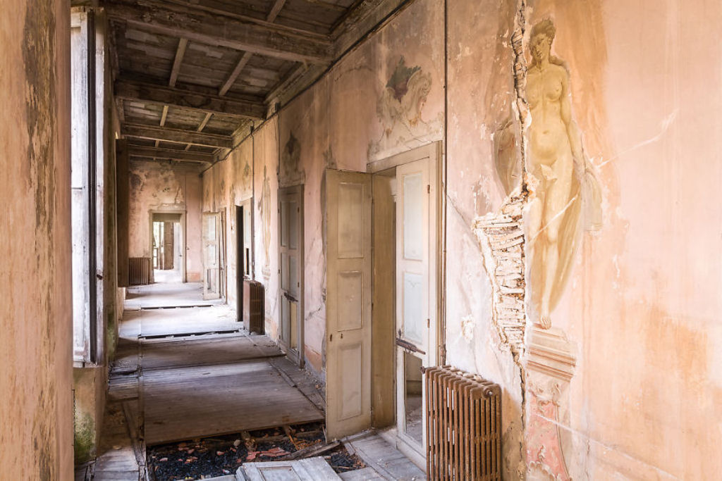 As pinturas e afrescos extraordinários de lugares abandonados na Itália 16
