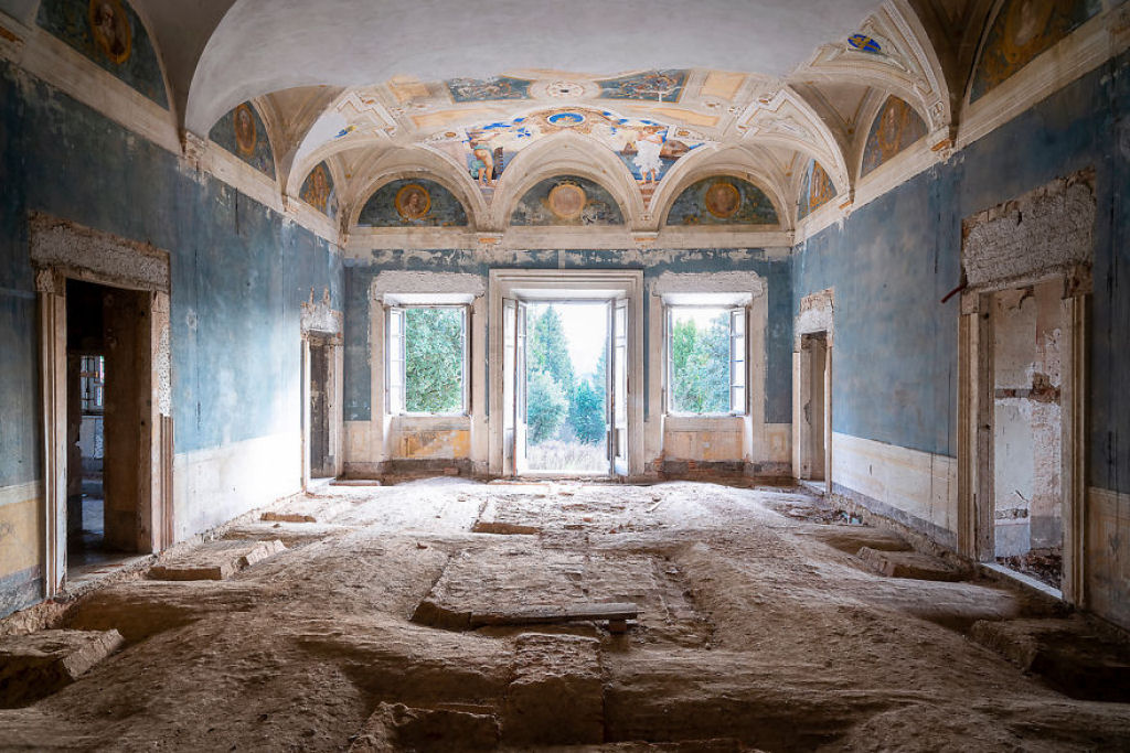 As pinturas e afrescos extraordinários de lugares abandonados na Itália 18