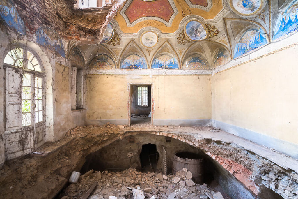 As pinturas e afrescos extraordinários de lugares abandonados na Itália 25