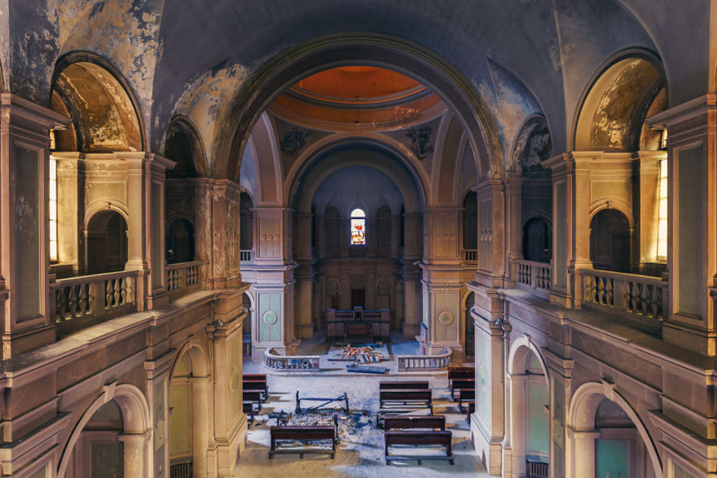 Fotos fantsticas mostram a declnio de igrejas abandonadas na Itlia 04