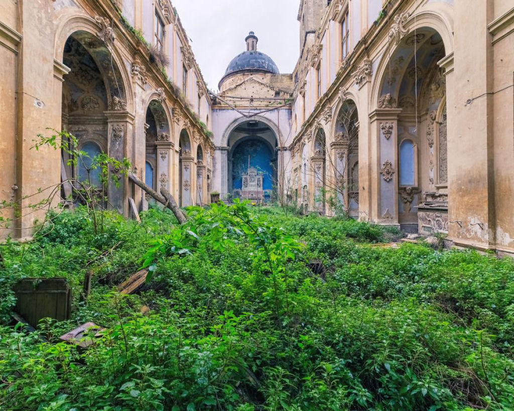 Fotos fantsticas mostram a declnio de igrejas abandonadas na Itlia 05