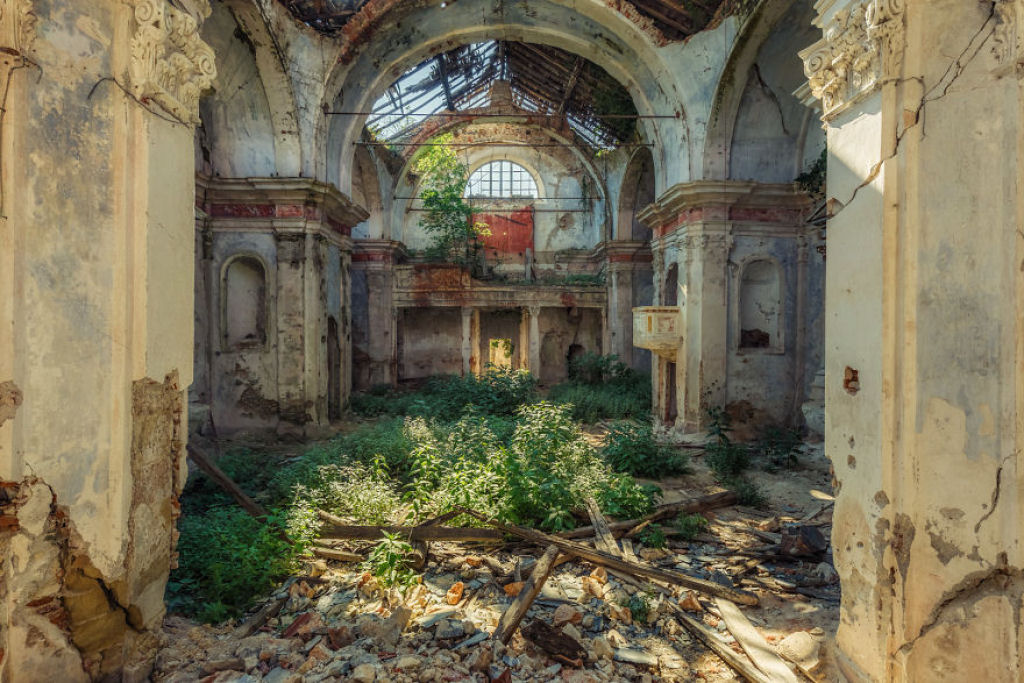 Fotos fantsticas mostram a declnio de igrejas abandonadas na Itlia 07