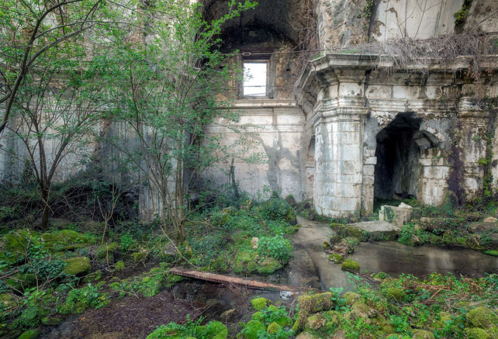 Fotos fantsticas mostram a declnio de igrejas abandonadas na Itlia 08