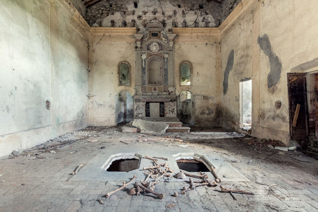 Fotos fantsticas mostram a declnio de igrejas abandonadas na Itlia 09