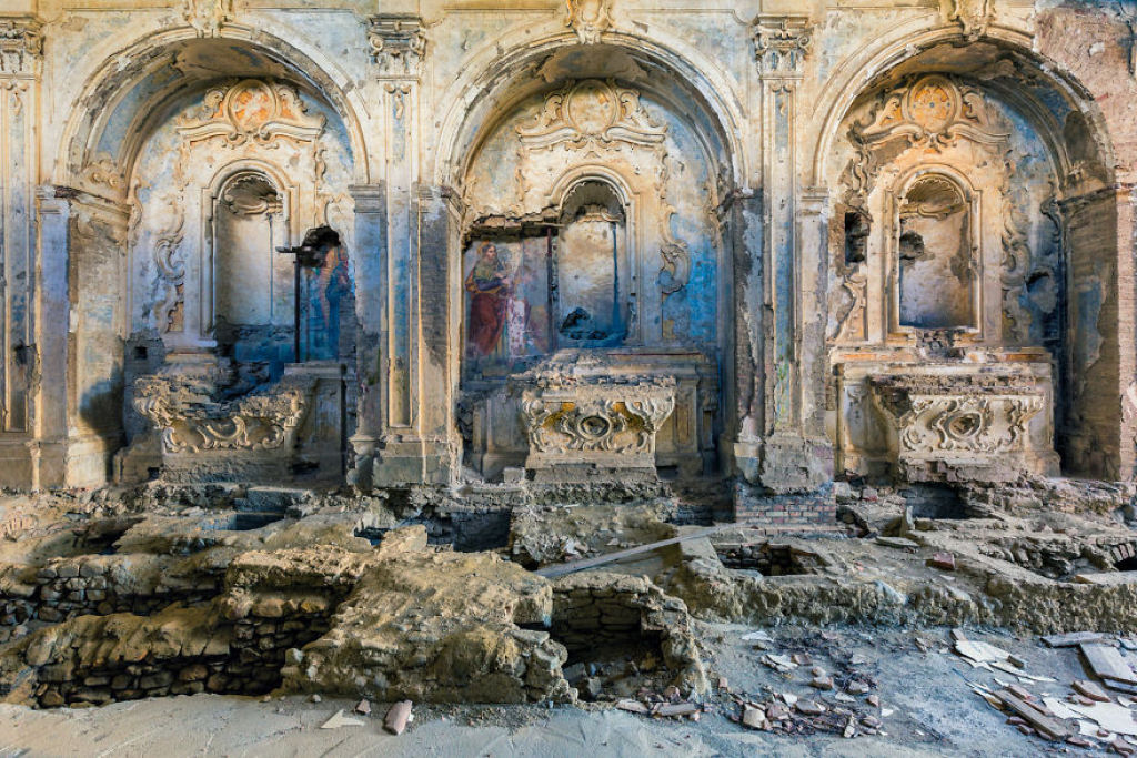 Fotos fantsticas mostram a declnio de igrejas abandonadas na Itlia 10