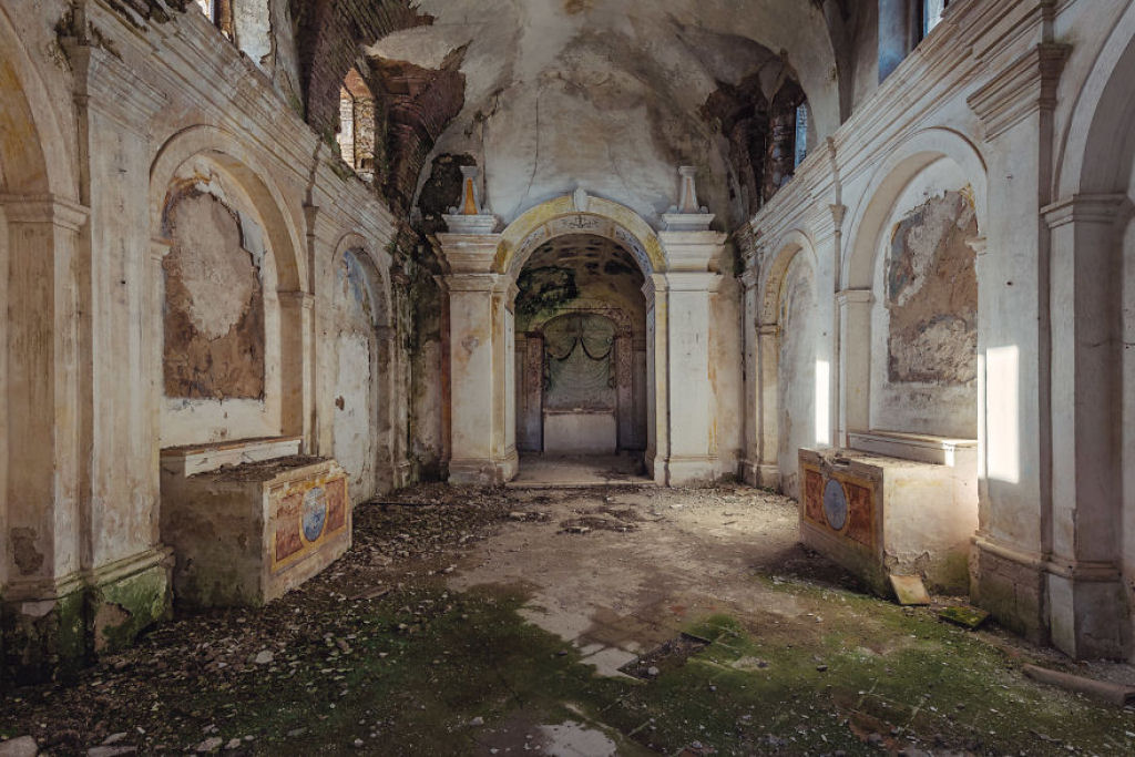 Fotos fantsticas mostram a declnio de igrejas abandonadas na Itlia 28