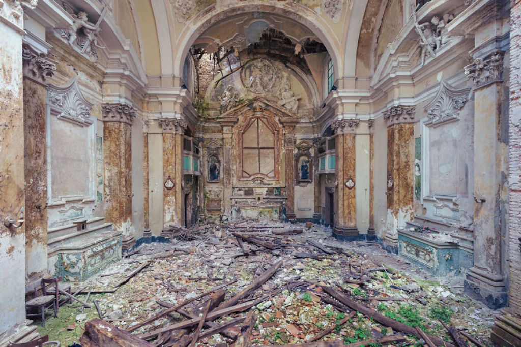 Fotos fantsticas mostram a declnio de igrejas abandonadas na Itlia 31